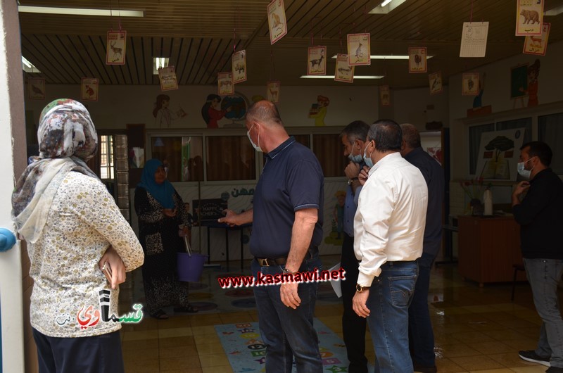 فيديو:  رئيس اللجنة الشعبية سائد عيسى خلال جولته إلى مدارس المدينة  نُجدد دعوتنا بعدم إرسال الطلاب إلى المدارس يوم الأحد ونؤكد قرار فتح المدارس قرار اقتصادي اكثر ما هو تعليمي وصحي  